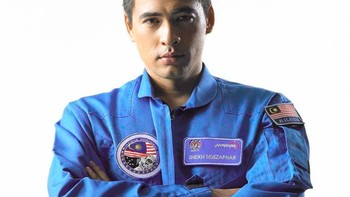 Terpilih sebagai dua orang terakhir, Shukor menjalani 18 bulan pelatihan di Rusia dan akhirnya dipilih menajadi astronot pertama. Foto: Instagram