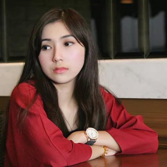 Saya akui apa yang saya lakukan itu salah karena dia suami orang dan tidak sepatutnya saya teruskan hubungan tersebut. Tapi saya tak sangka sebenarnya dia ada dua istri dan saya hampir jadi istri ketiga. Saya dapat tahu pun dari istri keduanya yang menghubungi saya sendiri, kata Ellika kepada mStar. Foto: Instagram