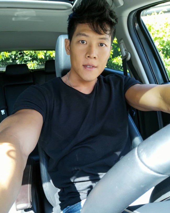 Pada awalnya sulit bagi Walter untuk memulai membantu bisnis orangtuanya untuk menjual makanan kaki lima ini. Ia pun memiliki teman-temannya yang memandang rendah dan mengungkpakan dirinya tidak mempunyai masa depan. Foto: Instagram @walkwithwalter