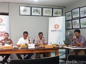 Populi: Ahok Lebih Baik Tata PKL Tanah Abang, Anies Lebih Tepat Kelola Monas