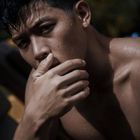 Seperti dilansir Worldofbuzz, ketampanan yang dimiliki oleh pria berusia 32 tahun ini disebut sebagai idaman wanita. Bahkan ada yang menyebut wanita tak dibolehkan pacar untuk makan di warungnya. Foto: Instagram @walkwithwalter