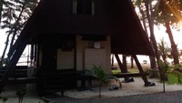 Masih ada dan dijaga keasliannya, kamar Cenderawasih yang dibuat bergaya Papua itu juga dapat dikunjungi dan diinapi oleh pengunjung. Sekalian napak tilas (dok Pulau Ayer)  