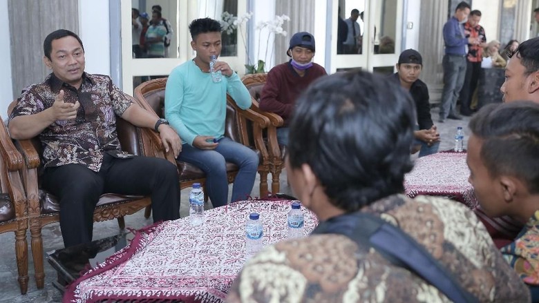 Angklung Pengamen Kota Lama Rusak, Walkot Hendi: Semua Saya Bayar Angklung Pengamen Kota Lama Rusak, Walkot Hendi: Semua Saya Bayar