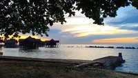 Pulau Ayer juga menjadi spot untuk melihat sunset hingga mancing dan team building. Jogging di sini juga asyik (dok Pulau Ayer)  