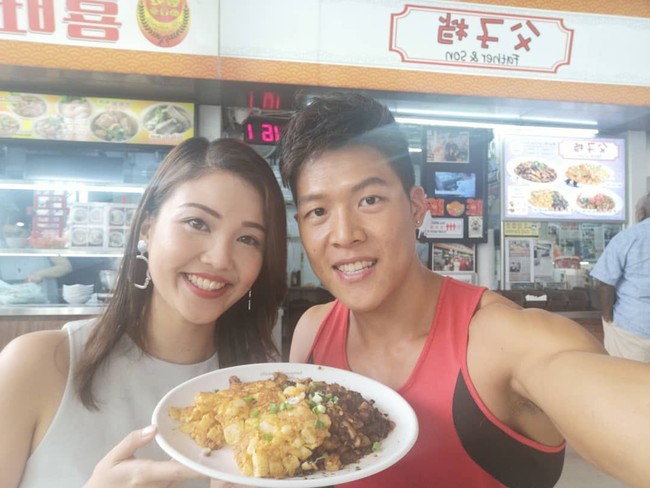 Setelah usahanya di MLM serta mengimpor kosmetik Korea berakhir dengan kegagalan, Walter memilih untuk membantu orangtua mereka dan memutuskan untuk menjual jajanan. Dari situlah bagaimana ia kemudian menemukan hasratnya dalam hidup. Foto: Instagram @walkwithwalter