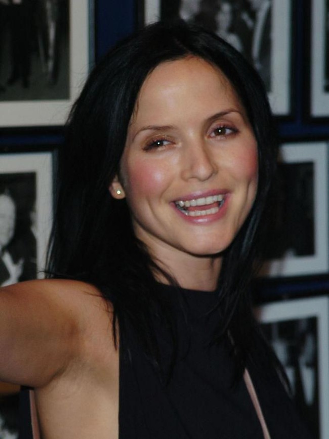 Vokalis The Corrs Alami 5 Kali Keguguran Selama Menikah