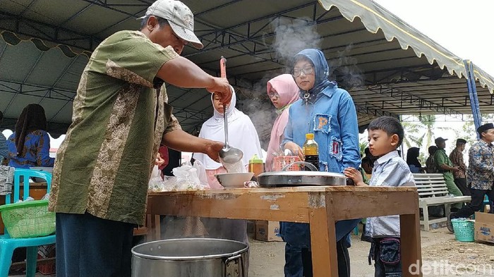 Pilkades Serentak Pacitan, TPS Ini Sediakan 2.300 Bakso Gratis untuk Pemilih