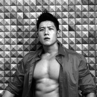 Walter Tay pernah menjadi pramugari di Singapore Airlines. Kini ia beralih profesi menjadi penjual kwetiaw. Foto-foto dirinya dengan paras ganteng ini pun viral dan banyak netizen terutama wanita menyukainya. Foto: Instagram @walkwithwalter