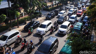 Potret Kemacetan Jalan Jakarta di Pagi Hari