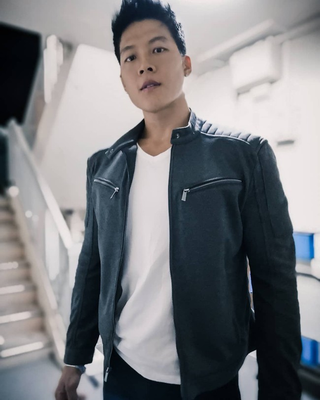 Pola pikir ini membuatnya merangkul cintanya untuk menjadi penjual jajanan. Sekarang, Walter memiliki banyak penggemar yang mengunjungi tokonya setiap hari dan meminta selfie. Ini bahkan menyebabkan salah satu pelanggannya dilarang oleh pacarnya untuk bahkan mengunjungi tokonya. Foto: Instagram @walkwithwalter