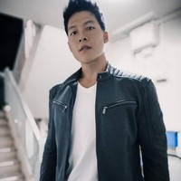 Pola pikir ini membuatnya merangkul cintanya untuk menjadi penjual jajanan. Sekarang, Walter memiliki banyak penggemar yang mengunjungi tokonya setiap hari dan meminta selfie. Ini bahkan menyebabkan salah satu pelanggannya dilarang oleh pacarnya untuk bahkan mengunjungi tokonya. Foto: Instagram @walkwithwalter