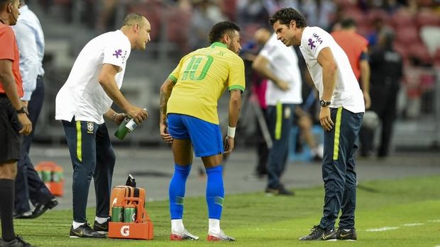 Neymar Menangis Usai Cedera di Timnas Brasil