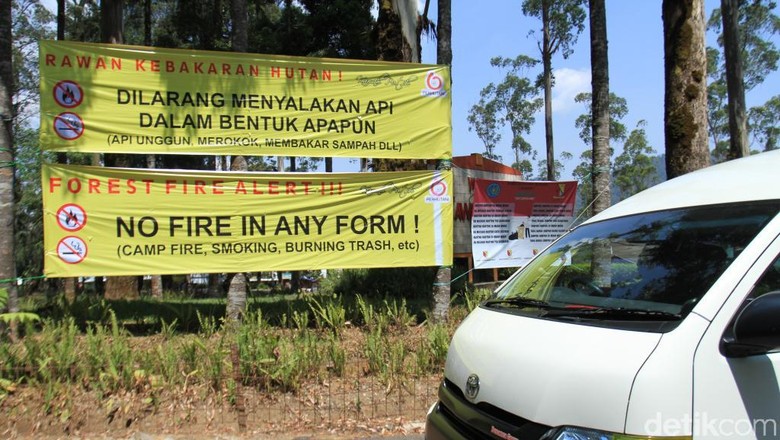 Pengelola Kawah Putih Pasang Spanduk Dilarang Menyalakan Api Pengelola Kawah Putih Pasang Spanduk Dilarang Menyalakan Api