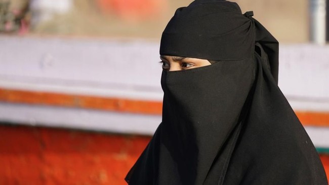 Fenomena Crosshijaber