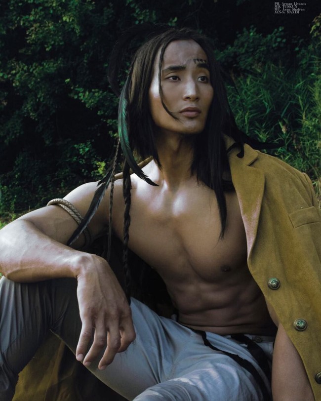 Pria tampan berambut panjang ini bernama Nikolay Matannov. Dia menarik perhatian para fotografer untuk memotretanya sebagai model karena dianggap sebagai wujud sempurna dari orang keturunan Indian Amerika. Nikolay yang berasal dari Yakutia, Rusia ini, merasa dirinya tidaklah semenarik yang orang-orang pikir. Menurutnya setiap orang memiliki keunikan penampilan masing-masing. Foto: Dok. Instagram