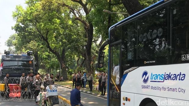 Siaga Ada Demonstrasi, Jalan Sekitar Istana Ditutup