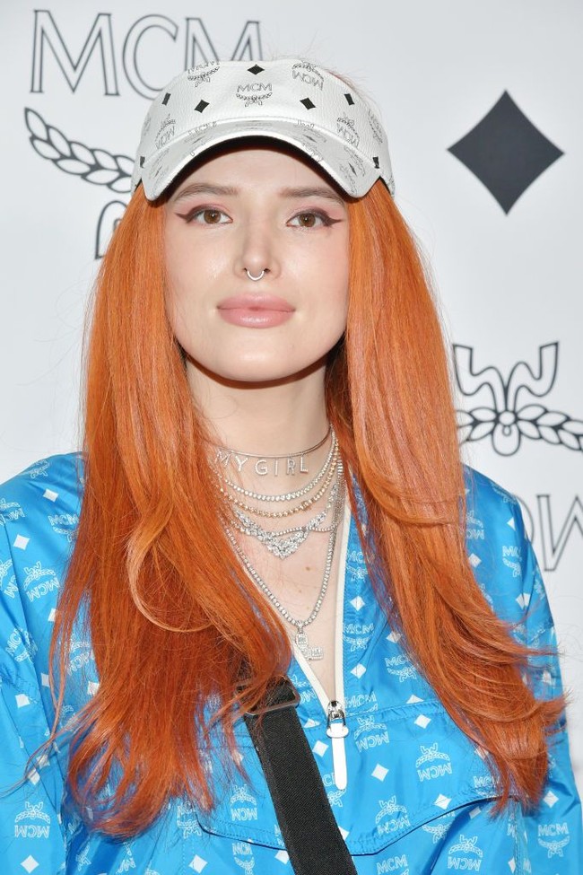 Bella Thorne sendiri lebih dikenal sebagai bintang serial Disney berjudul Shake It Up. Dalam serial komedi tersebut, lawan mainnya adalah Zendaya.  Foto: dok. Getty Images