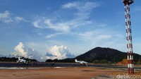 Untuk itu, pembangunan infrastruktur pendukung seperti bandara sangat penting guna meningkatkan konektivitas.