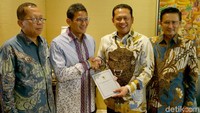 Para pimpinan MPR bertemu dengan Sandiaga Uno, Jakarta, Senin (14/10/2019).