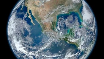 The Blue Marble: Satelit Suomi NPP milik NASA yang bertugas untuk mengobservasi perubahan-perubahan yang terjadi pada Bumi berhasil menangkap gambar ini pada 4 Januari 2012. Foto: NASA