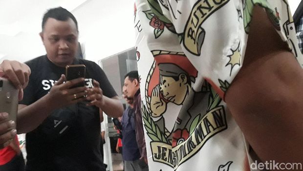 Kemeja 'Indonesia Raya'