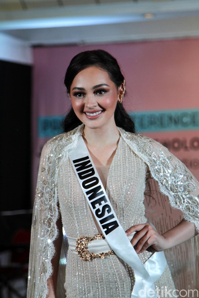 Miss International adalah kontes kecantikan terbesar ketiga di dunia setelah Miss Universe dan Miss Supranational. Puteri Indonesia Lingkungan 2019, Jolene Marie Rotinsulu akan mewakili Indonesia di ajang Miss International 2019 yang berlangsung di Tokyo, Jepang. Foto: Muhammad Abduh/Detikcom