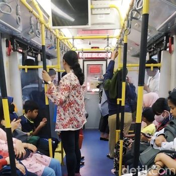 Ahok Kapok, Bus Zhong Tong Tetap Berkelok