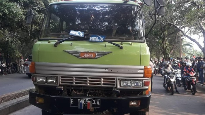 Seorang Wanita Tewas Terlindas Truk di Pondok Aren