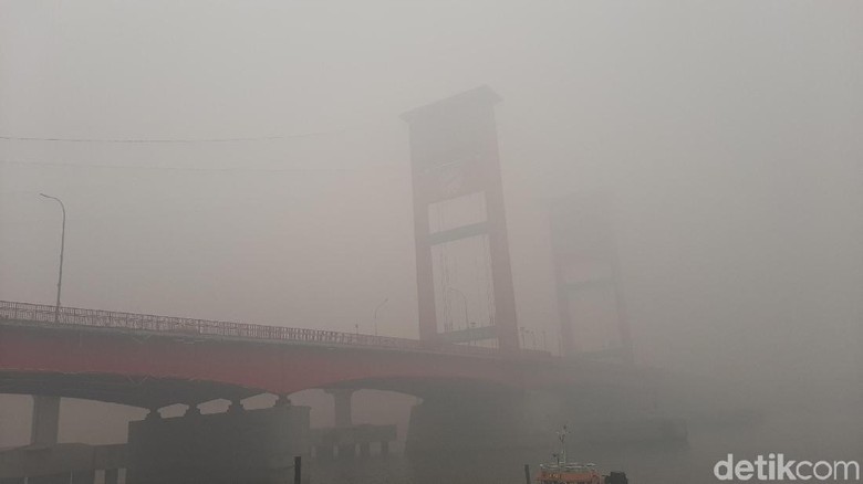 Kabut Asap Selimuti Palembang, Seluruh TK-SMP Diliburkan Kabut Asap Selimuti Palembang, Seluruh TK-SMP Diliburkan