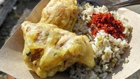 Sego gono ditambah tempe dan tahu goreng tepung plus sambal rasanya sudah nikmat tak terkira. Murah dan sedap. Foto : Instagram @muji_syoekur