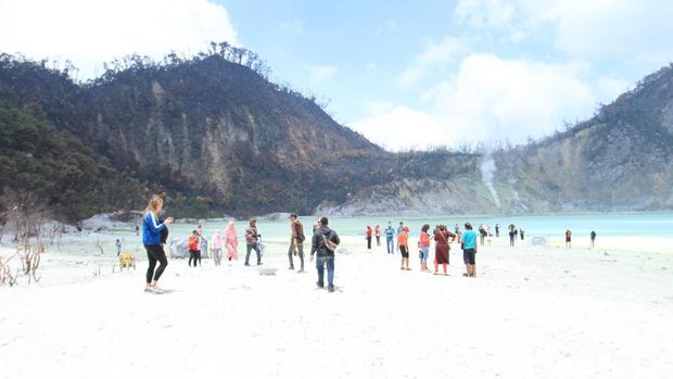 Pengelola Kawah Putih Pasang Spanduk 'Dilarang Menyalakan Api'