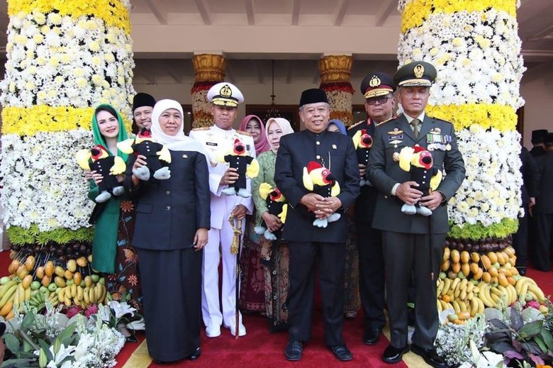 Pesan Khofifah di HUT Jatim ke-74: Rawat Persatuan dan Kesatuan Pesan Khofifah di HUT Jatim ke-74: Rawat Persatuan dan Kesatuan