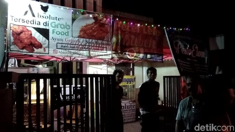 Densus Juga Geledah Kontrakan Tukang Pisang Nugget di Bandung