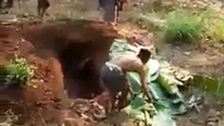 Viral Cerita Anak di Probolinggo Bongkar Makam Ibunya Viral Cerita Anak di Probolinggo Bongkar Makam Ibunya