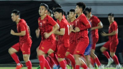 Giliran Timnas Vietnam Jalani Sesi Latihan