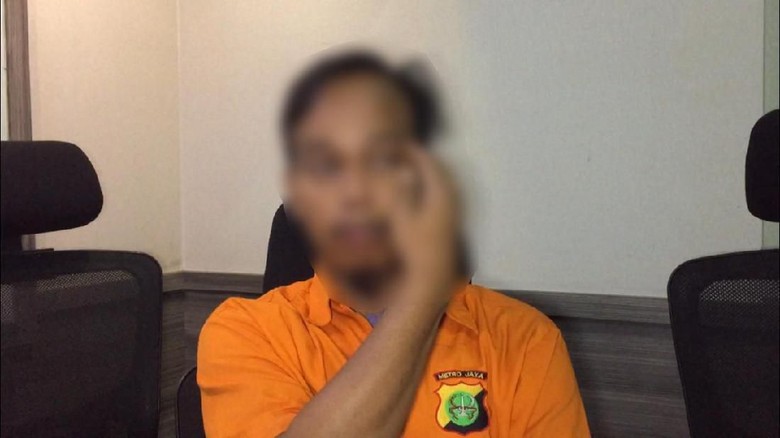 Cerita Tersangka Baros soal Ambulans untuk Angkut Jasad Ninoy Karundeng Cerita Tersangka Baros soal Ambulans untuk Angkut Jasad Ninoy Karundeng