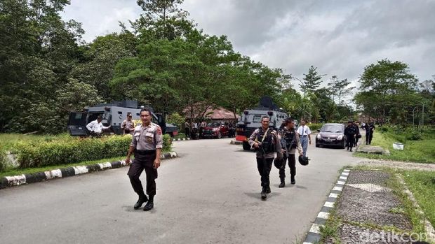Gegara Katering, Pelajar Tutup Akses Masuk Sentra Pendidikan Timika