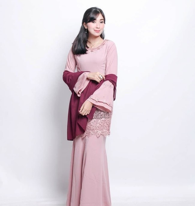 Alhamdulilah, menit-menit terakhir bisa tahu dia ada seorang lagi istri dan anak dari pernikahan kedua ini. Hal yang paling aku terkejut dan sedih, dia abaikan tanggung jawabnya sebagai suami dan ayah sejak bayi ini dilahirkan. Sekali pun tak pernah jenguk anak itu sampai ke hari ini, imbuhnya. Foto: Instagram