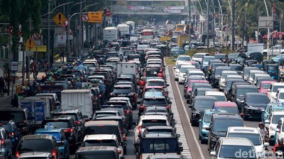 Jalan di Sekitar Istana Ditutup, Gambir Macet
