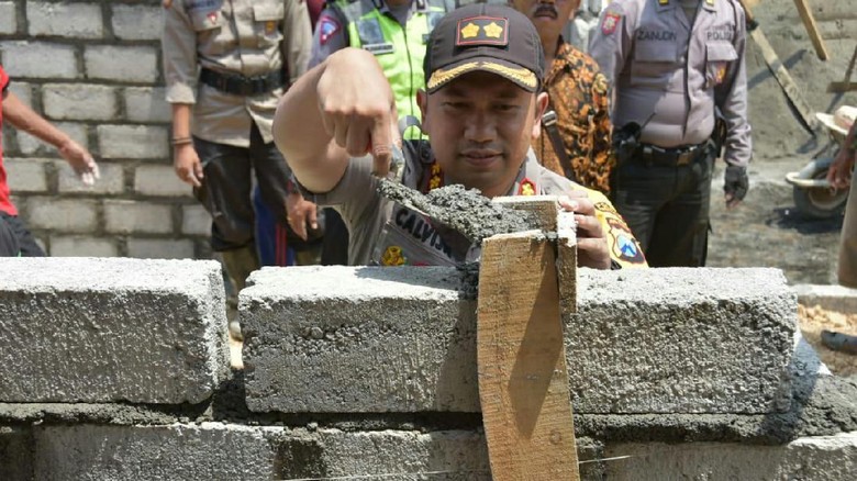 Senyum Semringah Mbah Mitun Setelah Rumahnya Dibedah Senyum Semringah Mbah Mitun Setelah Rumahnya Dibedah