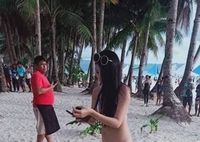 Pakai bikini terlalu seksi di pantai Boracay, turis wanita ini ditangkap polisi