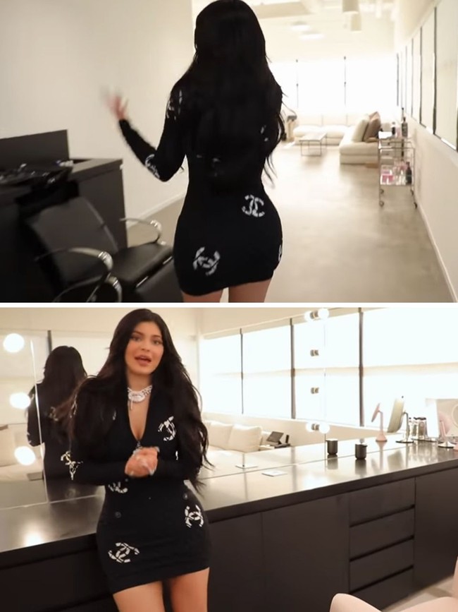 Tak hanya studio foto, di kantor Kylie bahkan ada fitting room yang luas hingga glamour room, di mana berisi tempat untuk cuci rambut hingga ruangan makeup.  Foto: Youtube Kylie Jenner