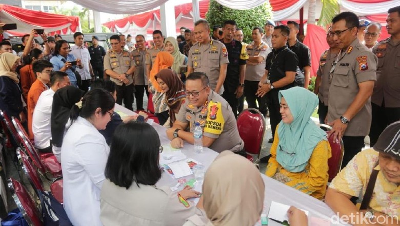 Wujudkan Program Gubernur Khofifah, Polda Jatim Gelar Baksos Kesehatan Wujudkan Program Gubernur Khofifah, Polda Jatim Gelar Baksos Kesehatan