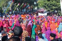 Selain Bima, Pawai Pakaian Adat di Dompu Juga Sabet Rekor MURI