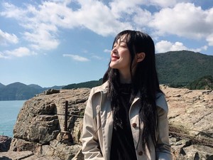 Mengenang Satu Tahun Kepergian Sulli