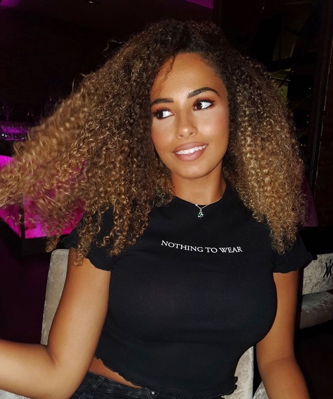 Amber mengungkapkan bahkan pernah mendapatkan ancaman kematian dari netizen. Ia pun mempertanyakan bagaimana bisa orang mengetik komentar seperti itu.  Foto: Instagram