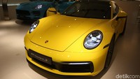 Porsche 911 Carrera S generasi kedelapan ini disebut juga sebagai tipe 992.
