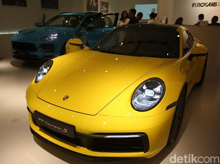 Kuning Menyala Porsche 911 Anyar Sapa Indonesia