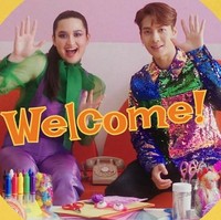 Nama Stephanie Poetri jadi booming setelah merilis single I Love You 3000. Gara-gara lagunya itu, putri Titi DJ itu pun ditarik oleh 88Rising, kolektif musik dengan sejumlah artis hip hop Asia yang berbasis di Amerika Serikat. Salah satu artis 88 Rising yang populer adalah Rich Brian. Staphanie pun punya gaya unik yang mencuri perhatian dengan baju warna-warni.  Foto: YouTube