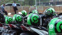 Nantinya, pengguna ojol diminta untuk berjalan ke arah Poins Square untuk memesan GoRide secara langsung.